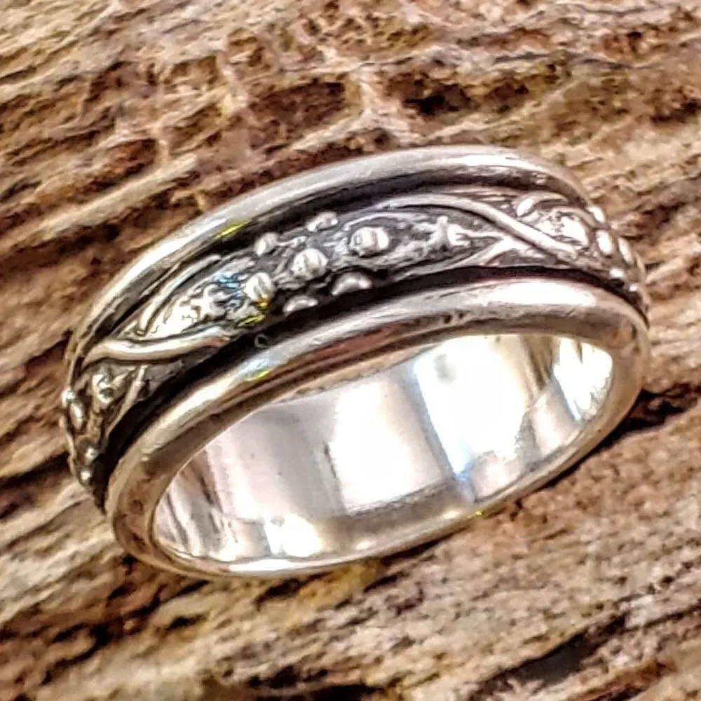 Sterling Silver Raised Design Spinner Ring Band